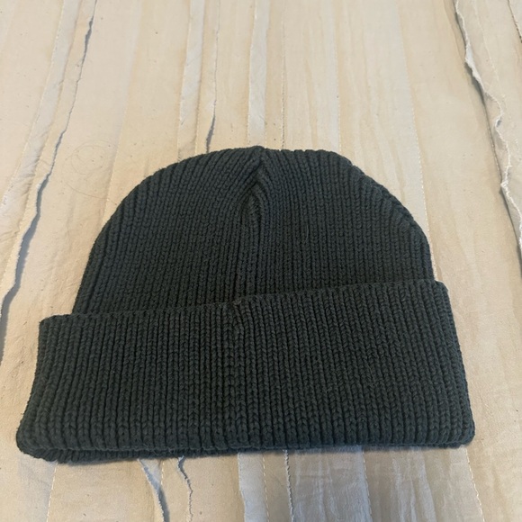 Gymshark Legacy Deep Cuff Beanie - Picture 3 of 4